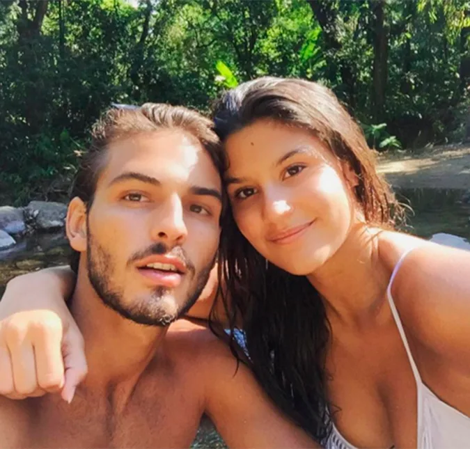 Giulia Costa e Brenno Leone posam agarradinhos na web