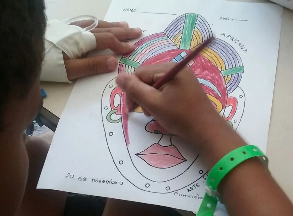 Crianças internadas no Hospital Infantil de Vila Velha fazem releituras de artista