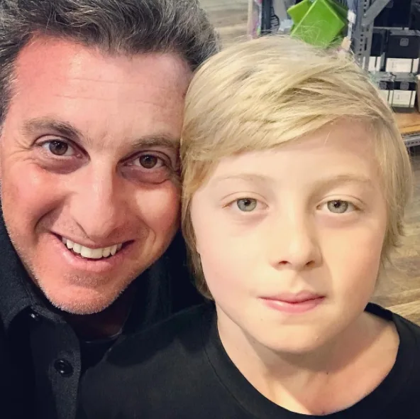 Luciano Huck posa ao lado de Benício e se derrete ao desejar feliz aniversário ao filho