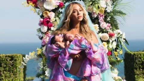 Beyoncé posta foto com os gêmeos e confirma seus nomes