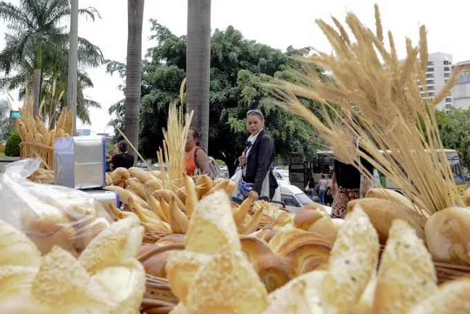 Garrafa pet e óleo usado podem ser trocados por pães em 21 pontos no ES