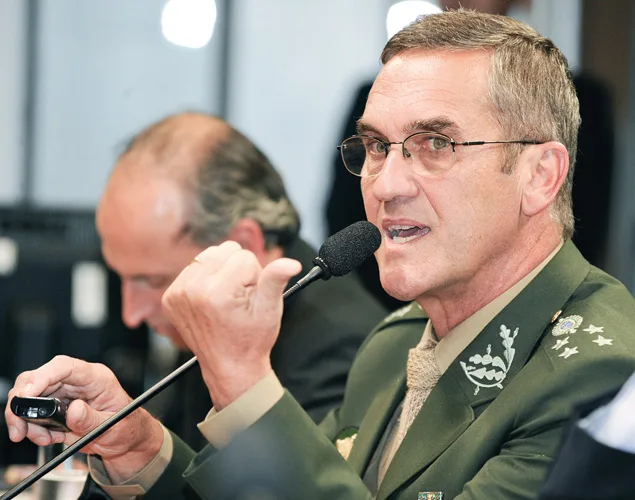 Comandante militar da Amazônia, Eduardo Villas Boas, em pronunciamento, à mesa da sala de comissões do Senado Federal durante audiência pública da Comissão de Relações Exteriores e Defesa Nacional (CRE) sobre o tema “Vigilância de fronteiras: organização, distribuição espacial na Amazônia e no sul do país”. A audiência faz parte do ciclo de debates intitulado […]