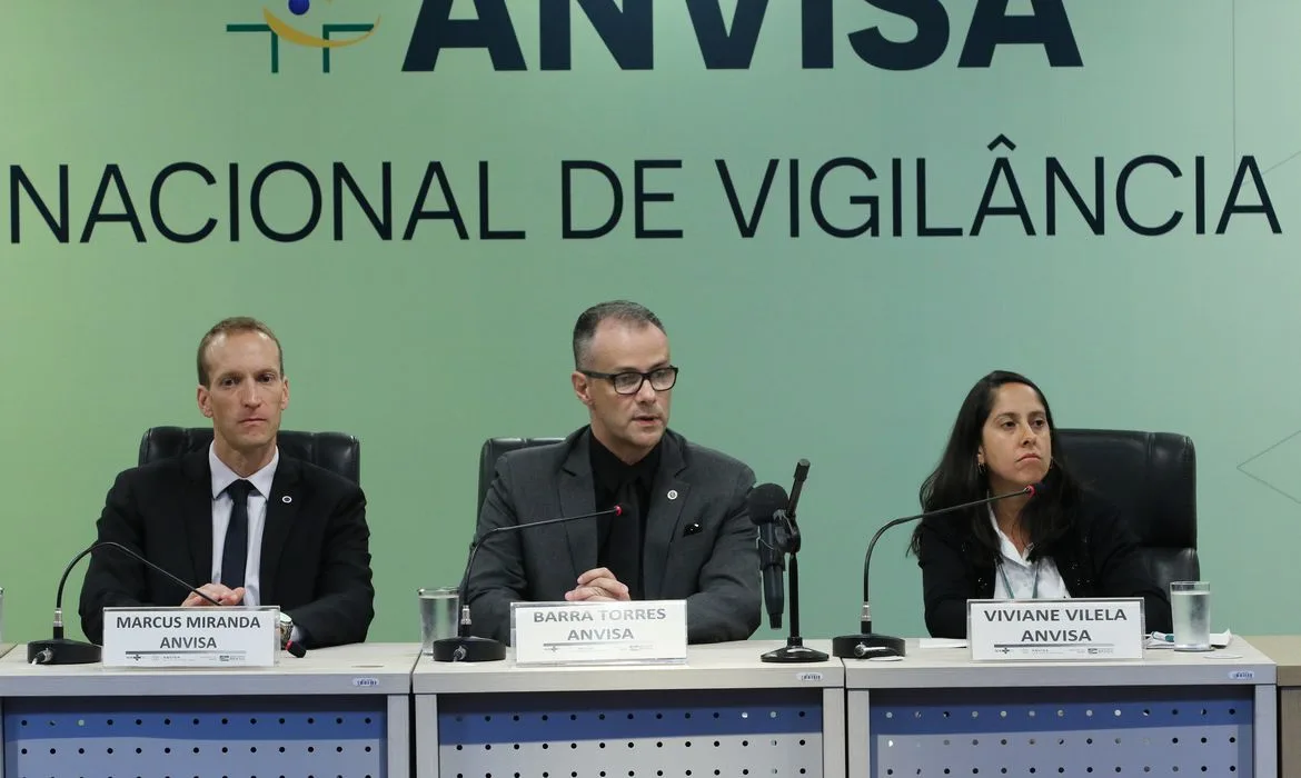 Marcus Miranda, o diretor- presidente substituto, Antonio Barra e a coordenadora de infraestrutura e meio de transporte da gerência geral de portos, aeroportos e fronteiras da Anvisa, Viviane Vilella