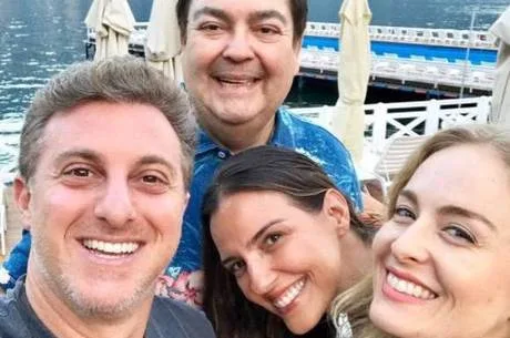 Faustão e a esposa curtem férias com Angélica e Huck na Itália