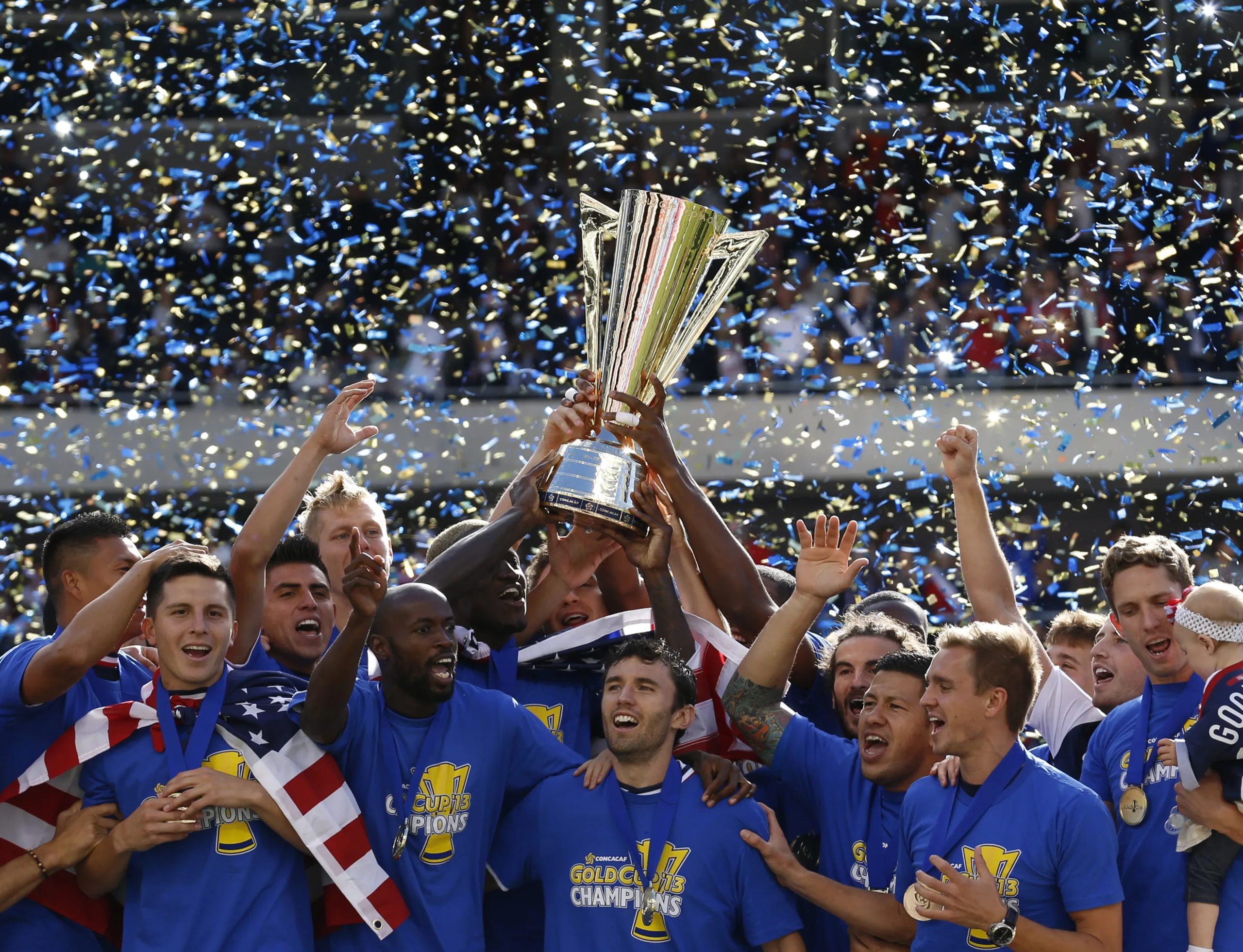 Team U.S. celebrates their win over Panama in the CONCACAF Gold Cup soccer final in Chicago, Illinois, July 28, 2013. REUTERS/Jim Young (UNITED STATES – Tags: SPORT SOCCER TPX IMAGES OF THE DAY) – RTX1239J