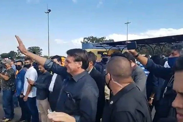 Bolsonaro visita batalhão de Araguari, em Minas, que atuará em obras de ferrovia na Bahia