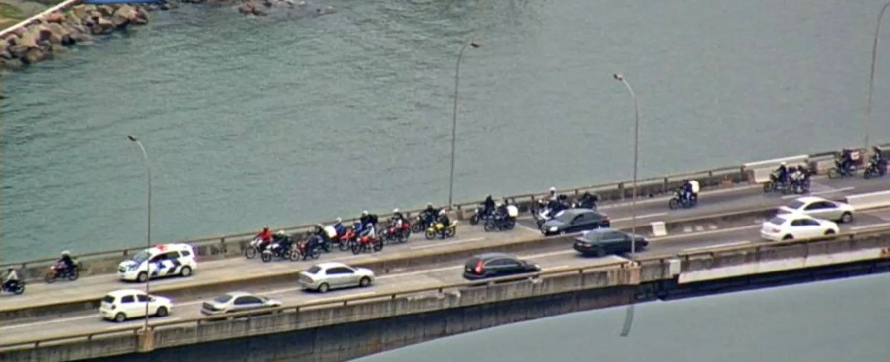 Motociclistas interditam Terceira Ponte em protesto contra preço dos combustíveis