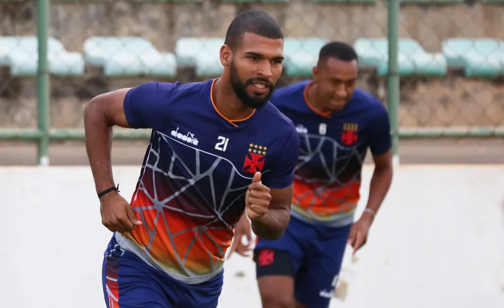 Willian Maranhão pede que Vasco 'transforme boas atuações em vitórias'