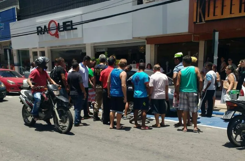 Homem é imobilizado e apanha da população após furtar bicicleta em Campo Grande, Cariacica