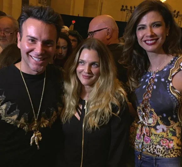 Luciana Gimenez não perde tempo e tira foto com Drew Barrymore