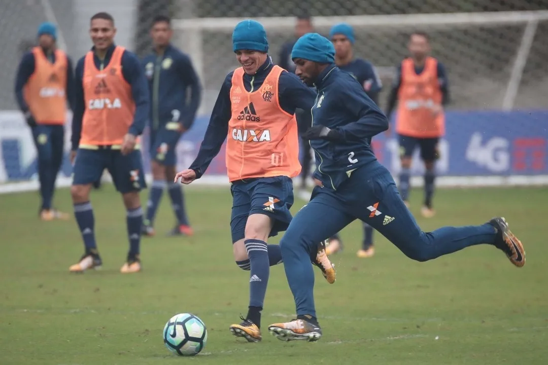 Frustrado por empate com Palmeiras, Flamengo volta aos treinos no Ninho do Urubu