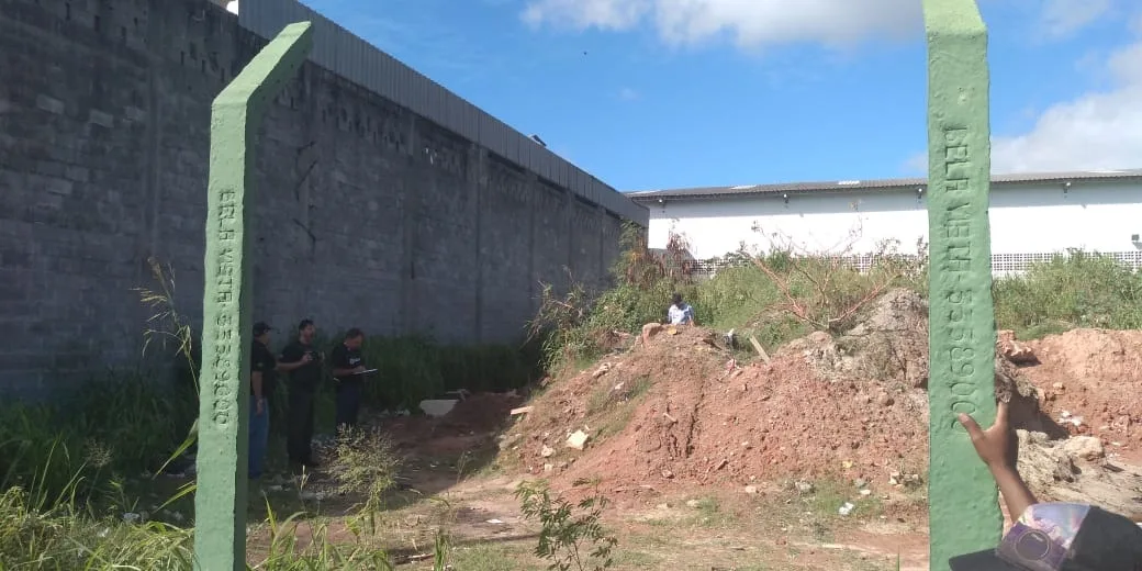 Corpo de mulher é encontrado em terreno baldio na Serra