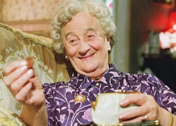 Atriz Liz Smith, de A Fantástica Fábrica de Chocolate, morre aos 95 anos de idade