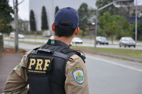 Homem morre após acidente entre carro de passeio e motocicleta na BR-101 em Jaguaré