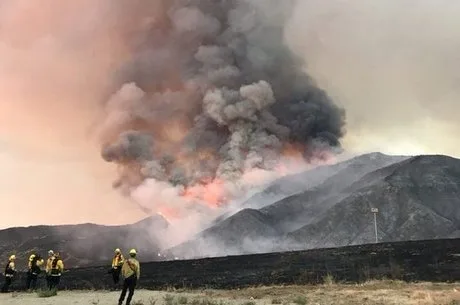 Perigo! Incêndio na Califórnia foi causado por dispositivo usado em 'chá de revelação'