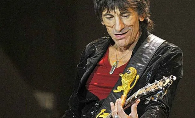 Guitarrista dos Rolling Stones é pai de gêmeos aos 68 anos