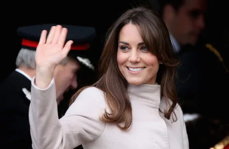 CAMBRIDGE, UNITED KINGDOM – NOVEMBER 28: Catherine, Duchess of Cambridge waves to the crowds as she arrives at Cambridge Guildhall as she pays an official visit to Cambridge with Prince William, Duke of Cambridge on November 28, 2012 in Cambridge, England. (Photo by Chris Jackson/Getty Images)