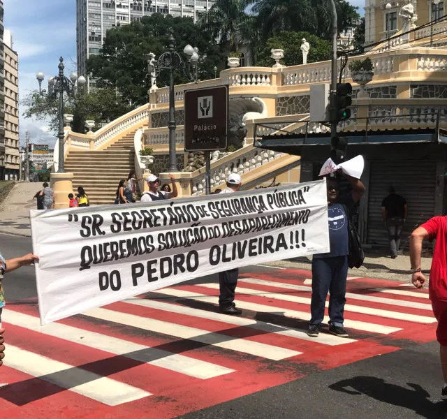 Famílias de jovens desaparecidos fazem protesto em Vitória