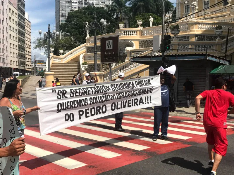 Famílias de jovens desaparecidos fazem protesto em Vitória