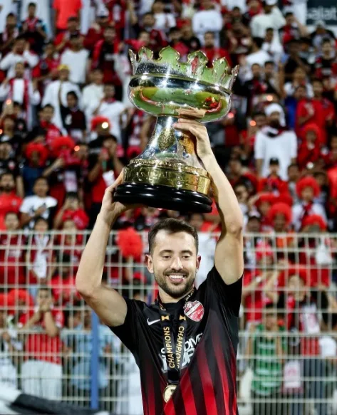 Al-Ahli garante permanência de Everton Ribeiro e frustra times brasileiros