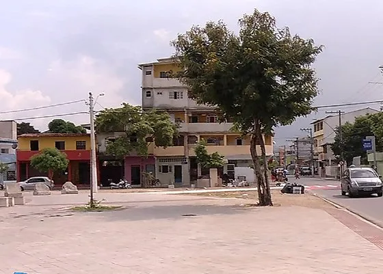 Adolescente sobrevive após ser baleado com seis tiros em praça de Vitória