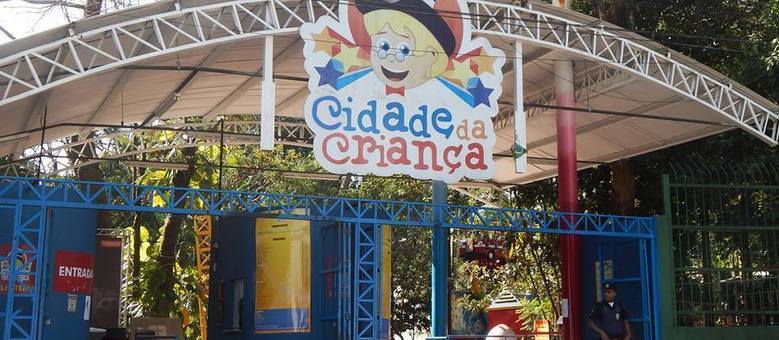 Parque se solidariza com família de mulher que morreu depois de cair de brinquedo