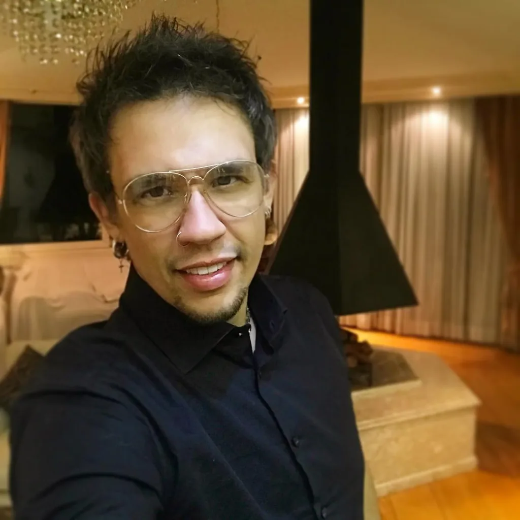 Kiko, do KLB, agradece mensagens de apoio após missa de sétimo dia do seu pai