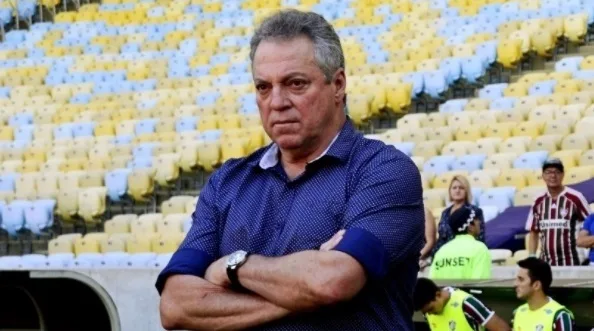 Abel critica arbitragem e diz que empate teve 'gosto amargo' para Fluminense