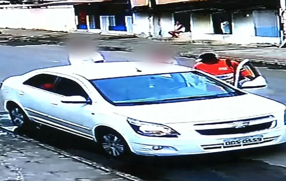 Bandido vestido de gari rende família na porta de creche e rouba carro na Serra. Veja vídeo!