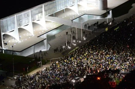 Sob protesto, Dilma dará posse ao ministro Lula na manhã desta quinta-feira