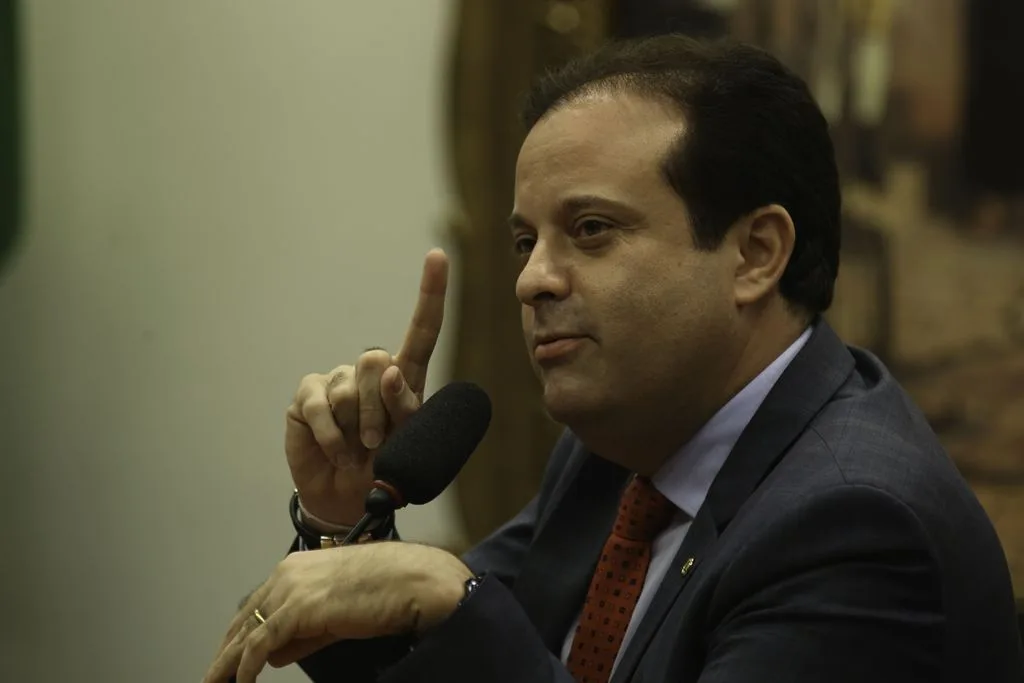 CCJ fecha acordo e vai votar hoje reforma da Previdência. O entendimento foi possível após o governo se comprometer a só instalar após a eleição da nova Mesa Diretora da Câmara, em fevereiro, a comissão especial que analisará a matéria. Na foto, o lider do governo, André Moura (Fabio Rodrigues Pozzebom/Agência Brasil)