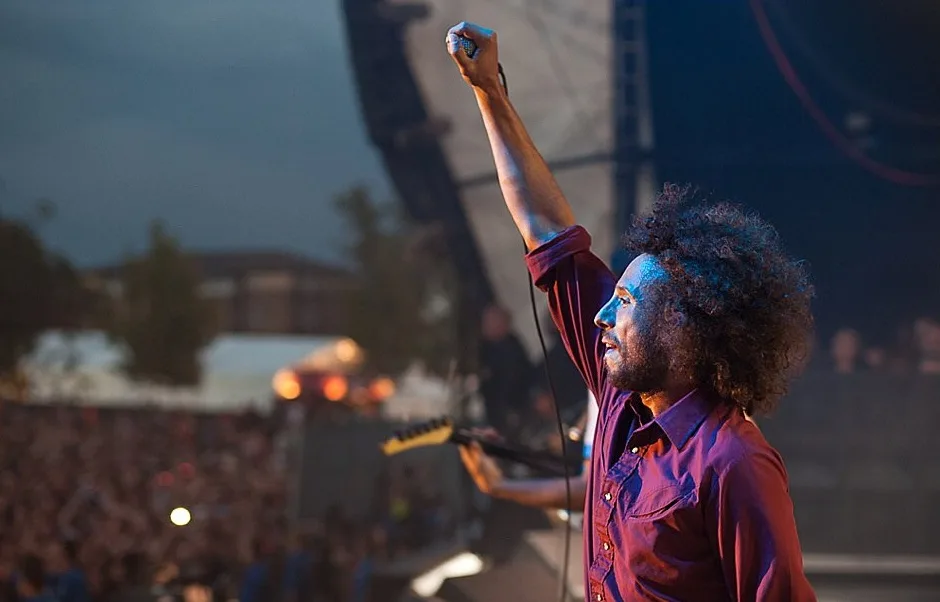 Artistas ensinam fãs a combater o coronavírus lavando a mão no ritmo de músicas