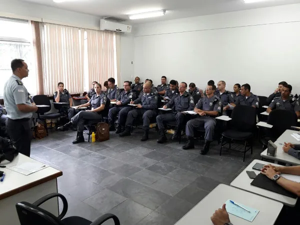 Policiais do ES fazem treinamento para atender mulheres vítimas de violência