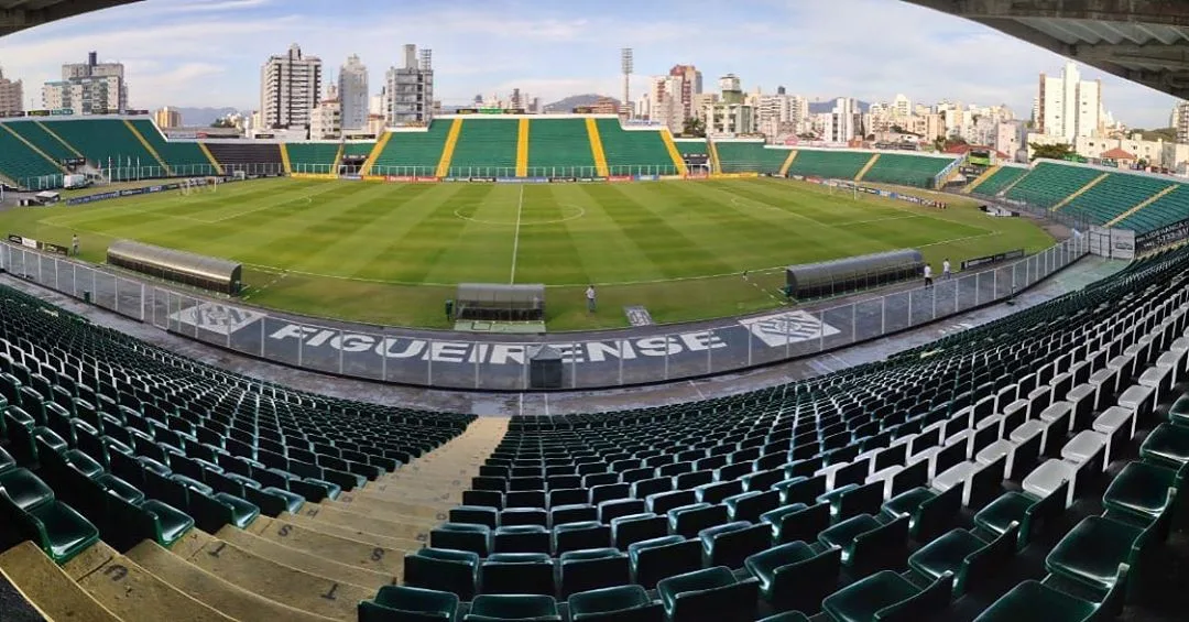 Figueirense volta a atrasar salários de jogadores e funcionários