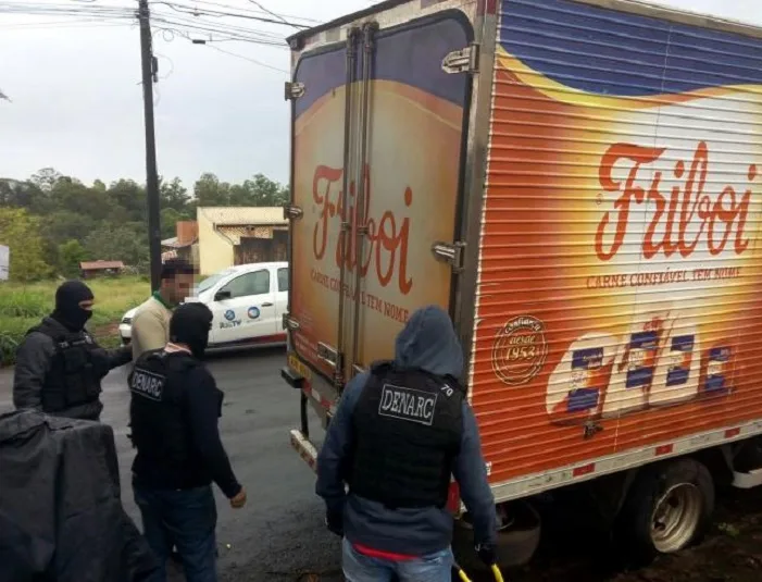 Caminhão que presta serviços para Friboi é interceptado com 230 quilos de maconha