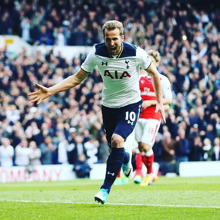 Tottenham vence clássico com o Arsenal e ainda sonha com título inglês