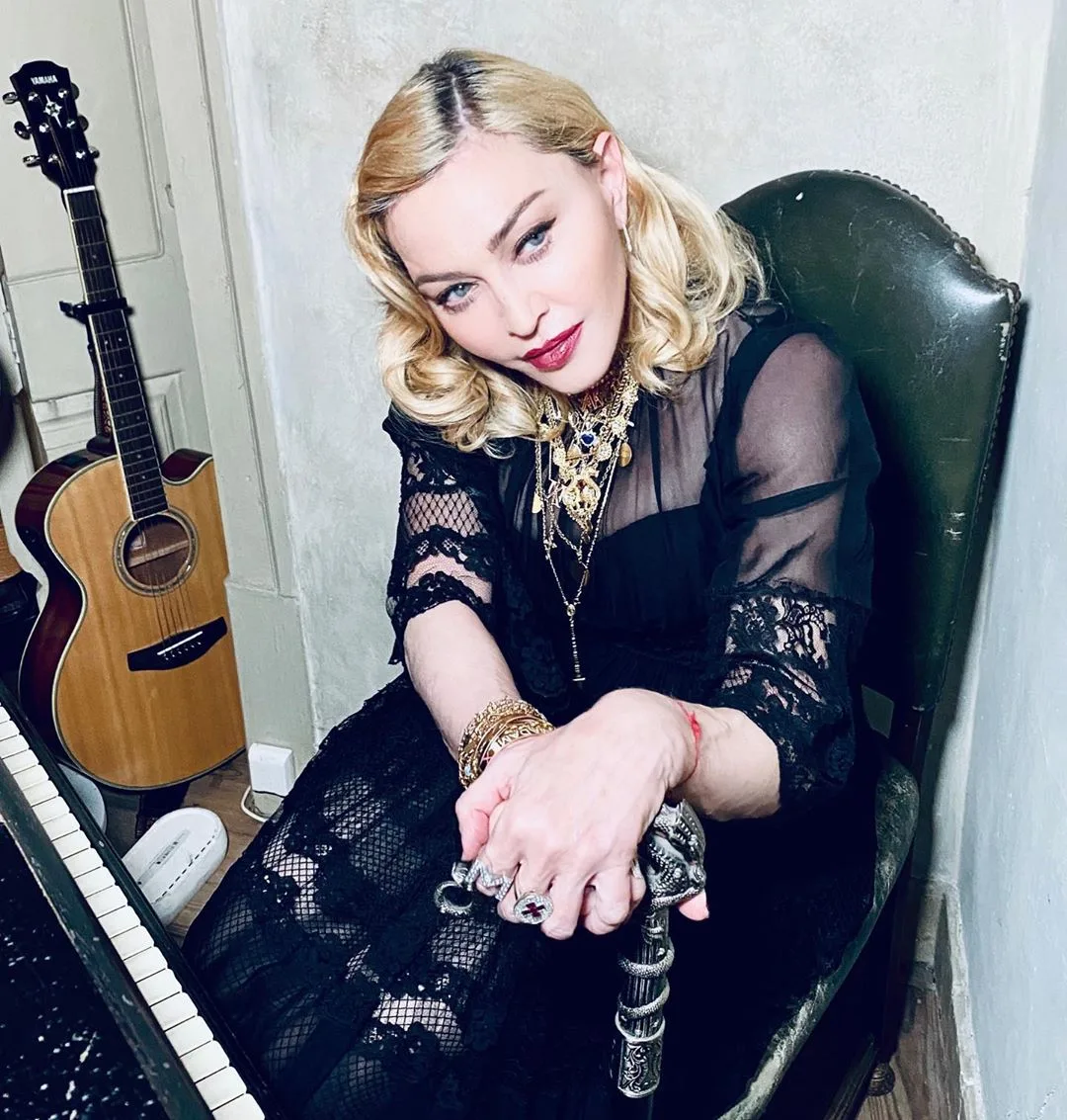 Madonna cancela show em Paris após levar tombo em apresentação