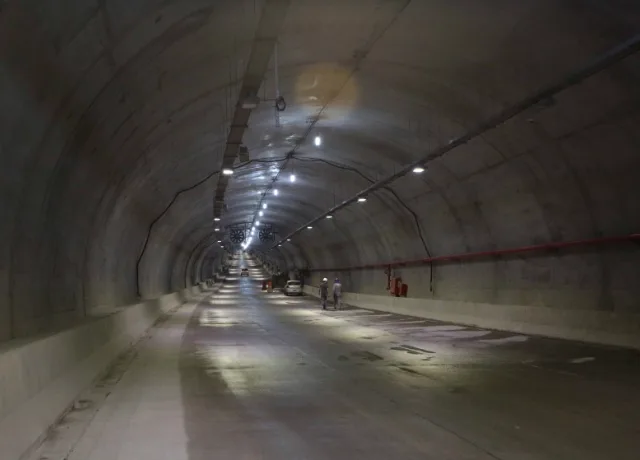 Acidente deixa 51 feridos em túnel no Rio