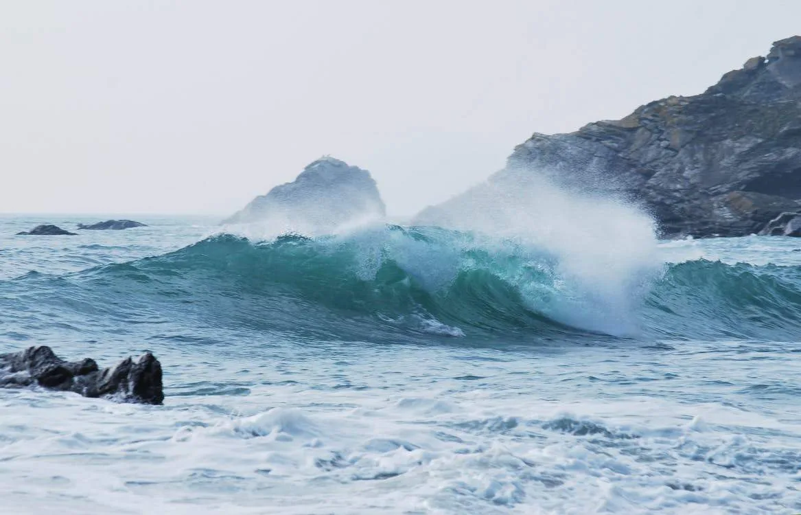 Ondas podem chegar a 2,5 metros de altura nas praias do Espírito Santo neste domingo