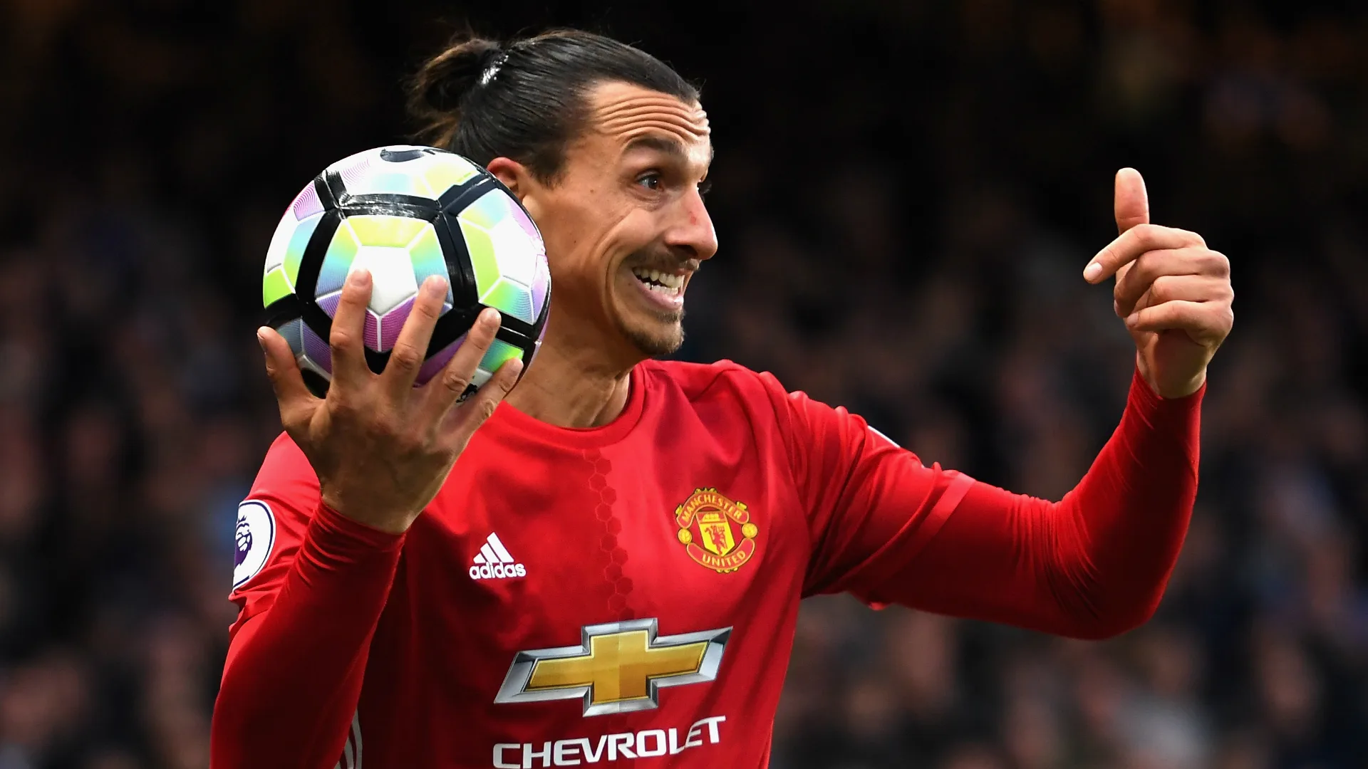 Mourinho espera retorno de Ibrahimovic ao United só em 2018