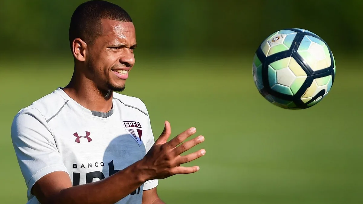 São Paulo faz 1º treino tático da semana com Edimar de volta à lateral esquerda