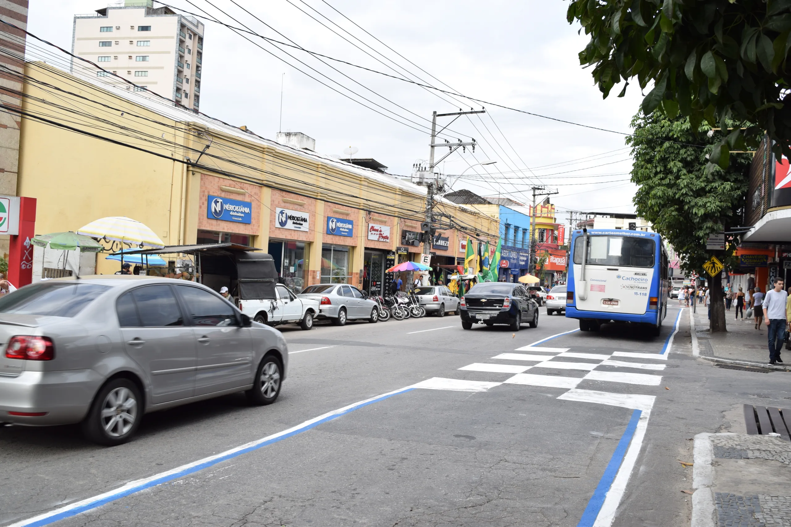 Cachoeiro ganha sua primeira faixa exclusiva para ônibus