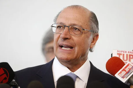 Aliados tentam reunir Alckmin e Temer