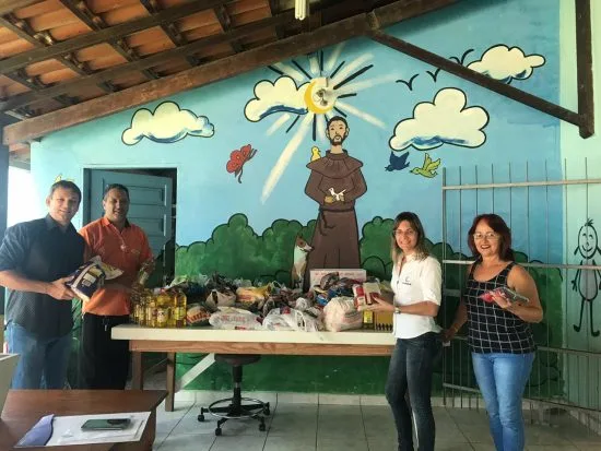 Creche de Guarapari recebe alimentos arrecadados por casa de shows