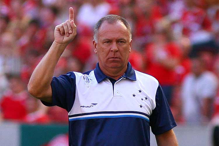 Mano admite atuação ruim do Cruzeiro e culpa foco na decisão do Mineiro