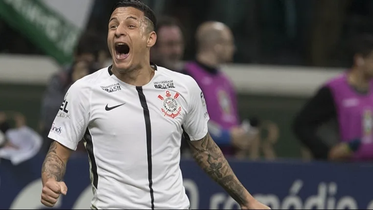 Corinthians domina Palmeiras, faz 2 a 0 e dispara no Brasileirão