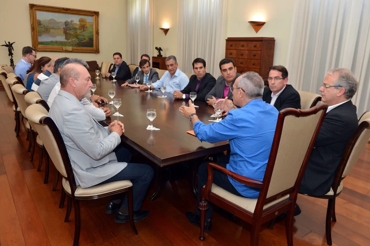 Apesar de cortes, Hartung diz a novos deputados que não há motivos para pessimismo