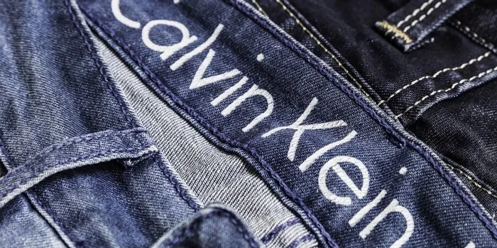 Calvin Klein se afasta da moda de luxo