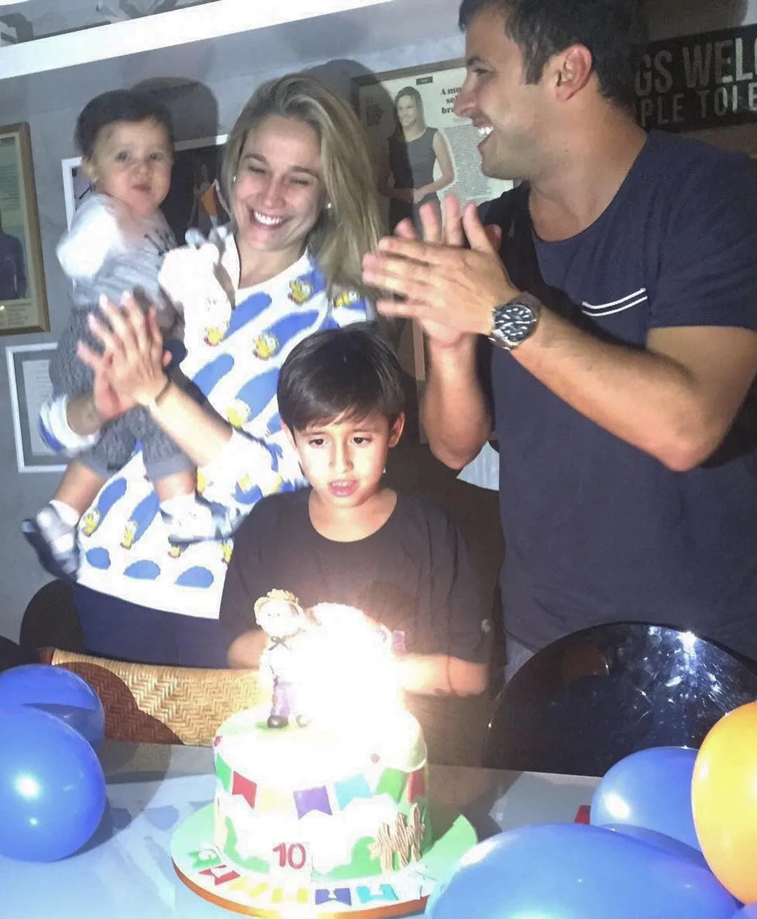 Fernanda Gentil comemora dez meses do filho ao lado do ex-marido