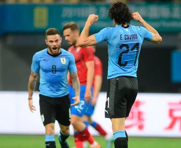 Com gol de bicicleta de Cavani, Uruguai bate República Checa em amistoso na China